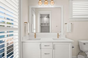 Bunk Bathroom, 1st Floor