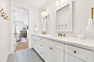3rd Floor, Shared Bathroom