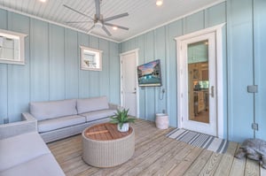 Outdoor Lounge, 1st Floor