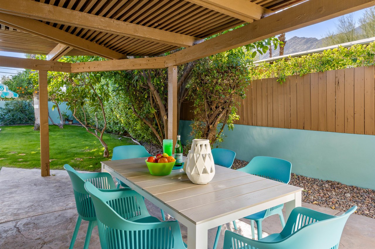 Covered al fresco dining for 6