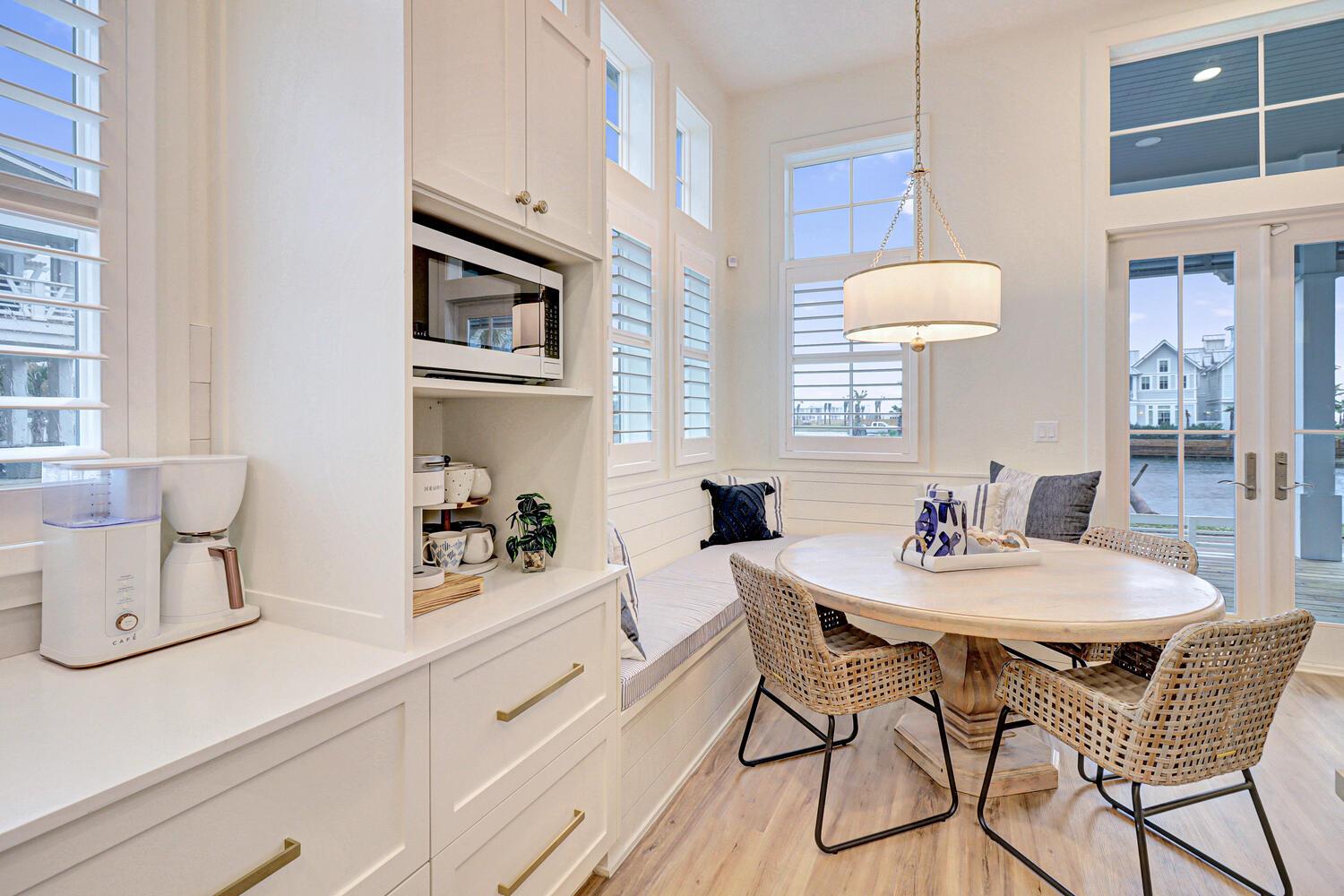 Dining Nook, 1st Floor