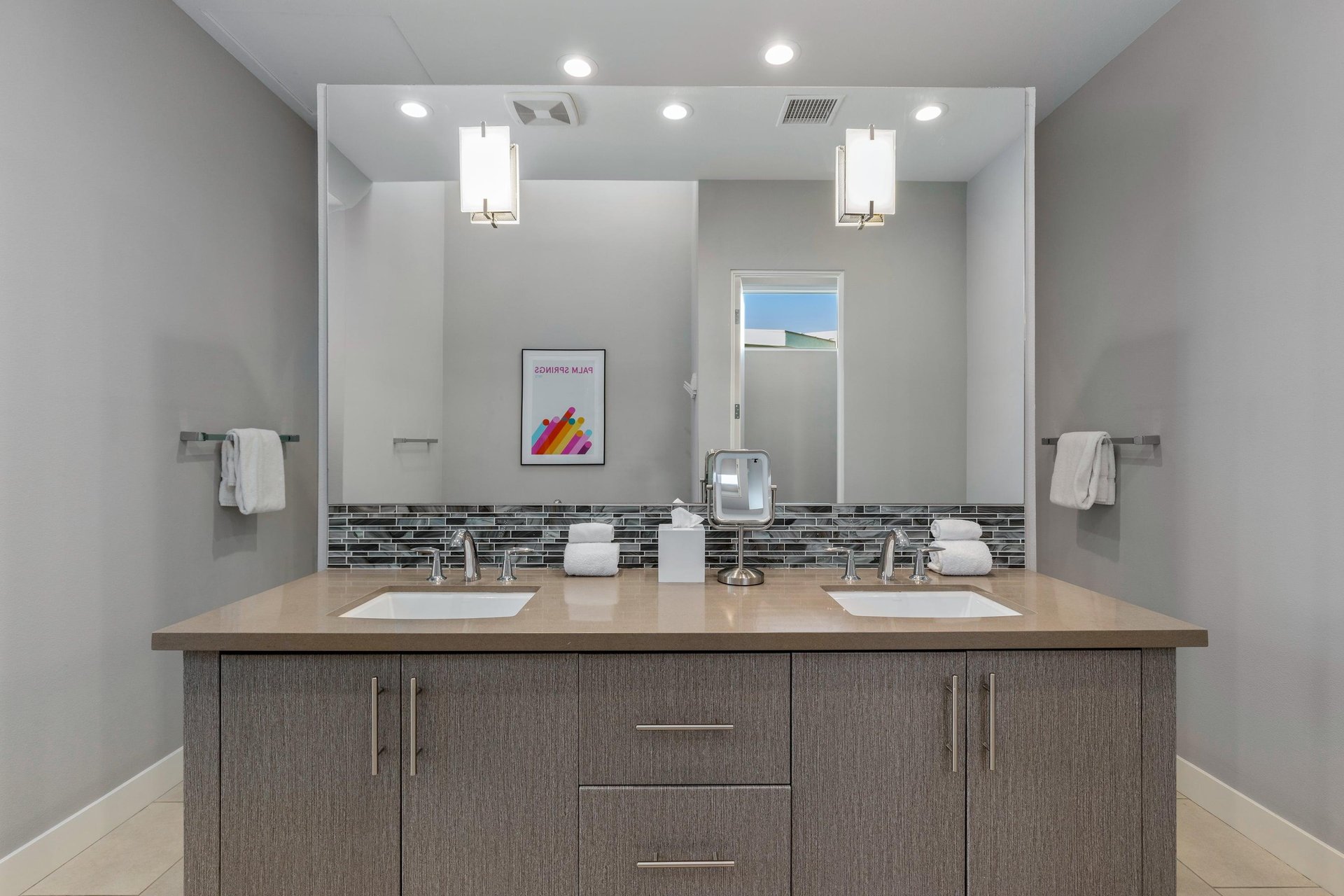 Primary bath with dual sinks