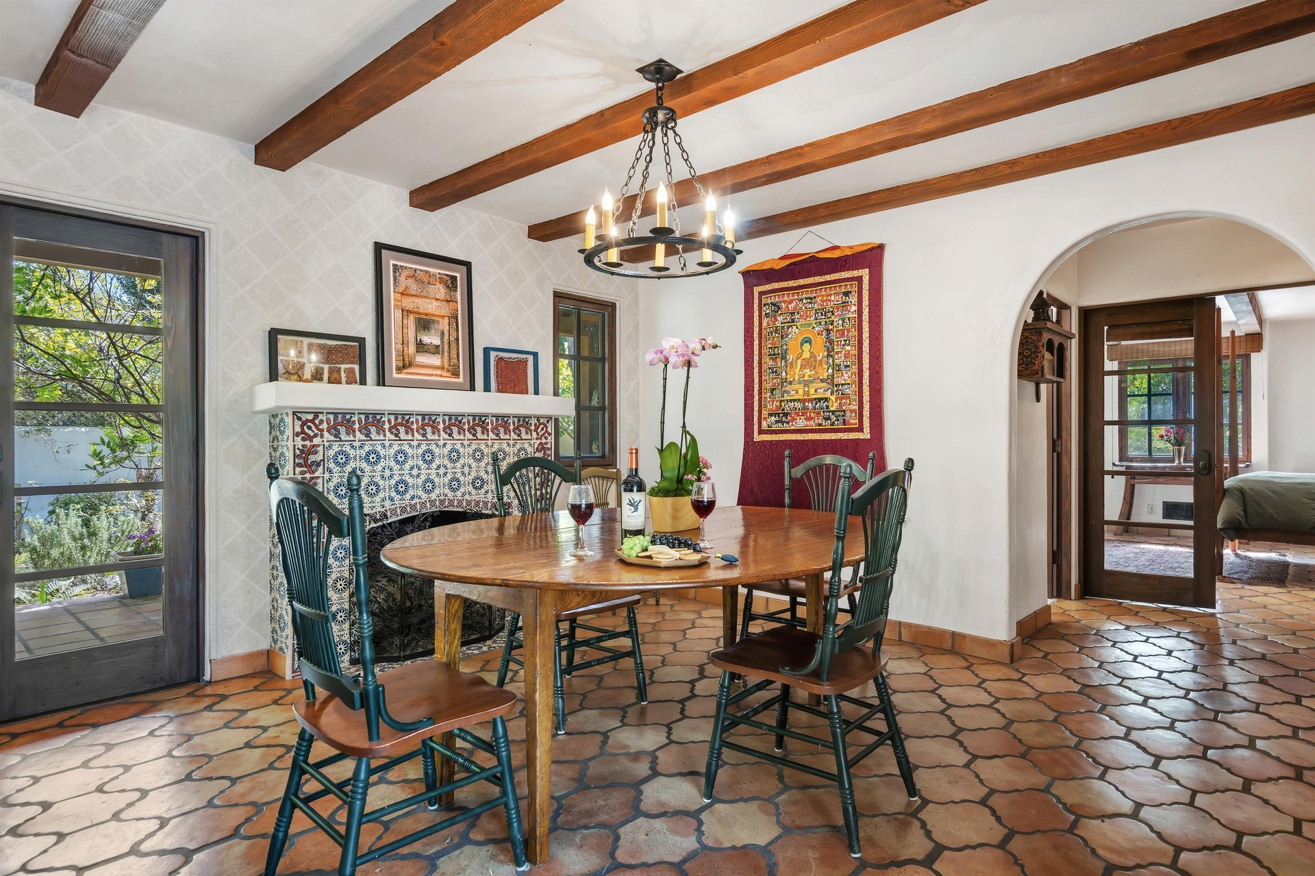 Dining area with chairs for 4 guests.