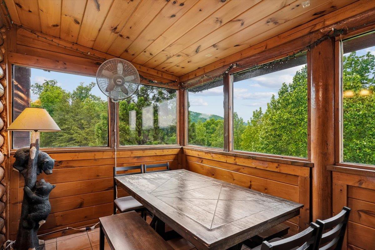 17Dining Room