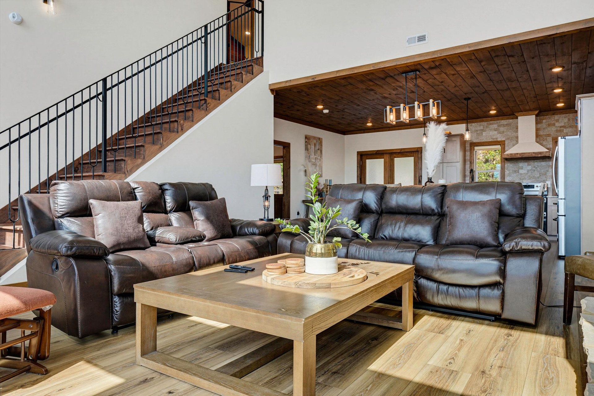 Sink into plush leather recliners and enjoy the warm glow of woodpaneled ceilings. Your openconcept retreat blends rustic charm with modern comfort, perfect for unwinding after a day of adventure.