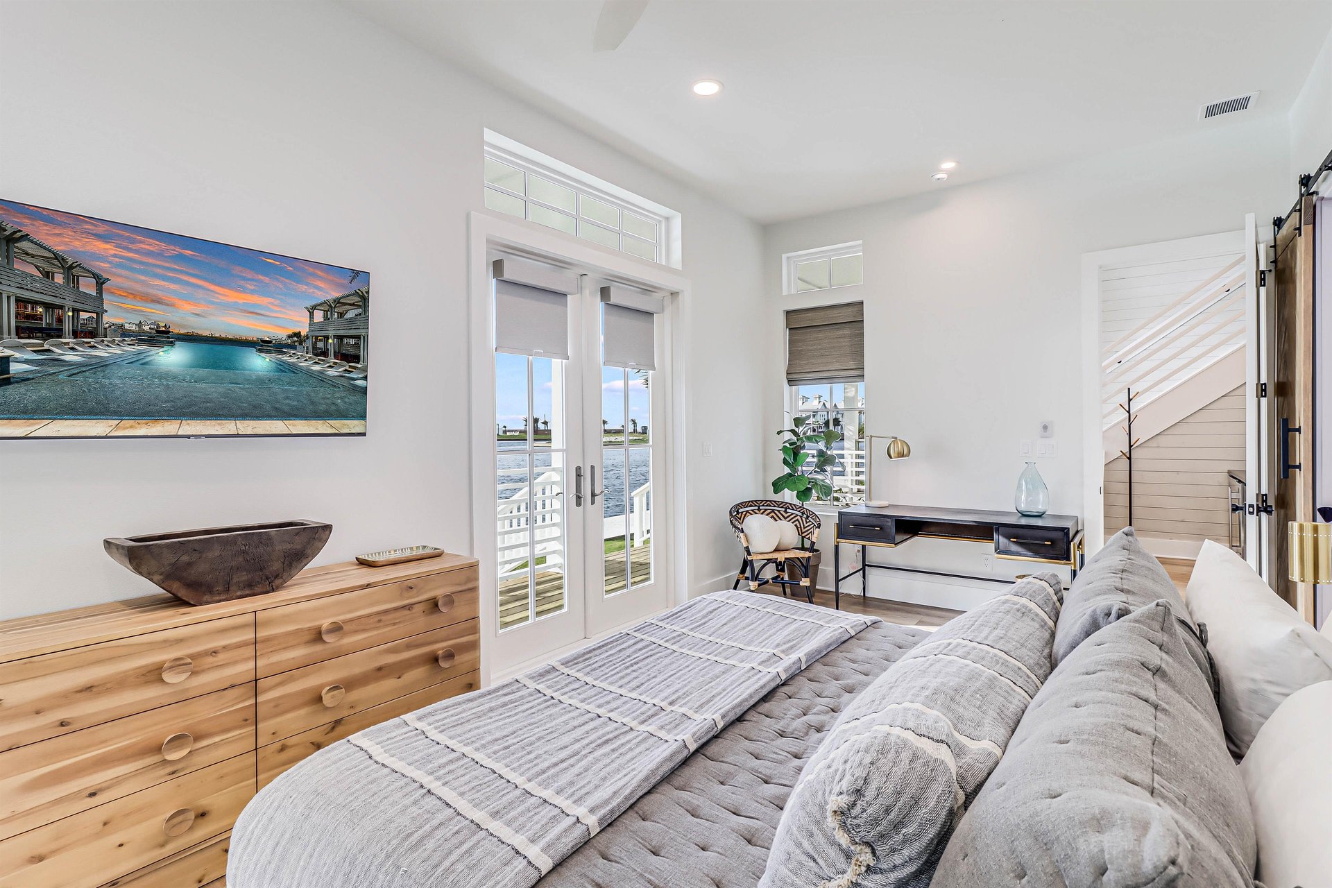 Ensuite King Bedroom, 1st Floor