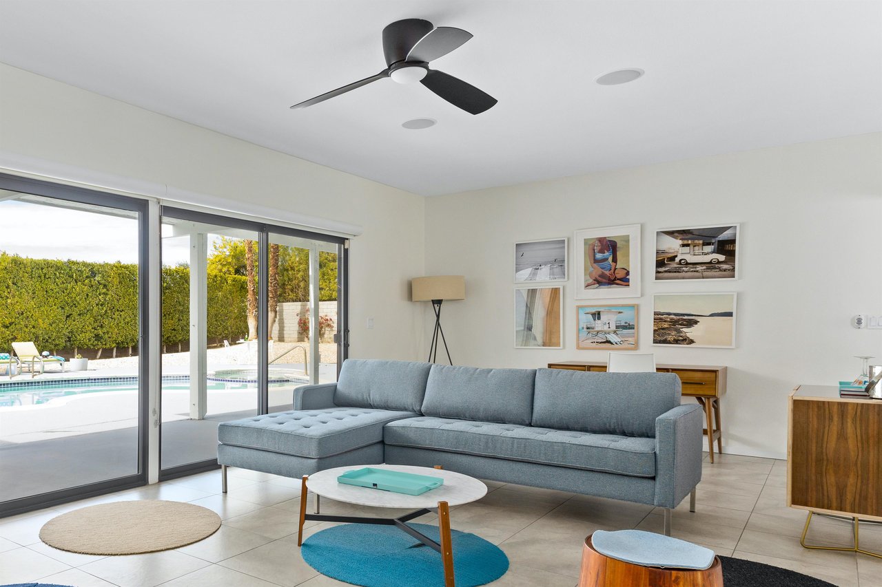 Walls of glass reveal stunning pool yard