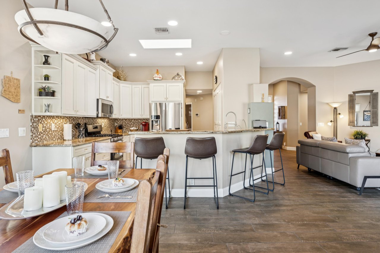 Open floorplan so you dont miss a thing