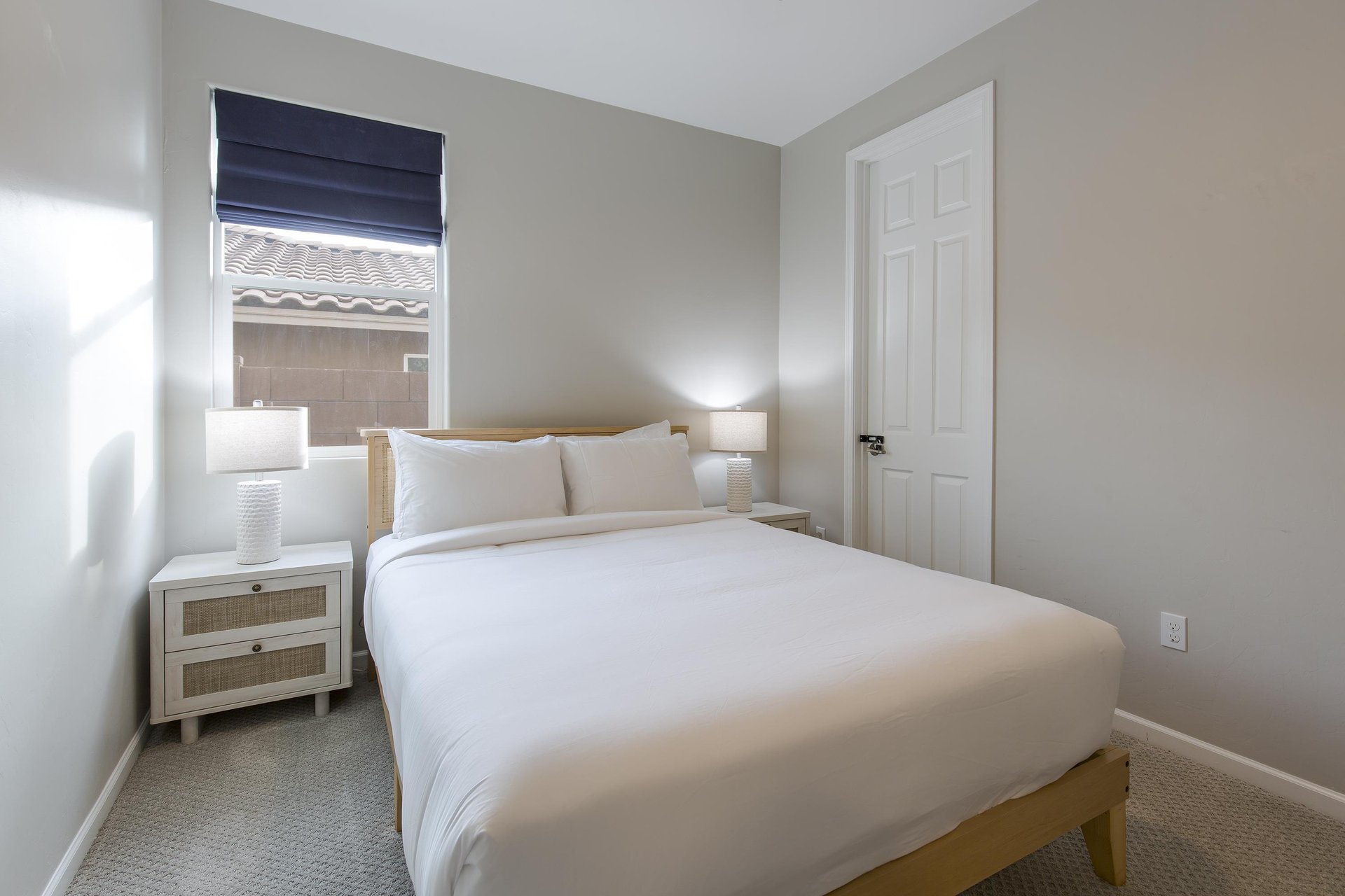 Queen size bed.