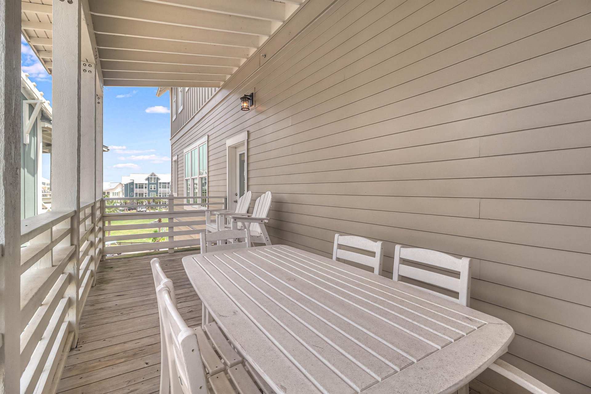 Side Balcony, 1st Floor