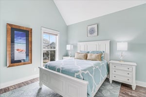 Queen Bedroom, 2nd Floor