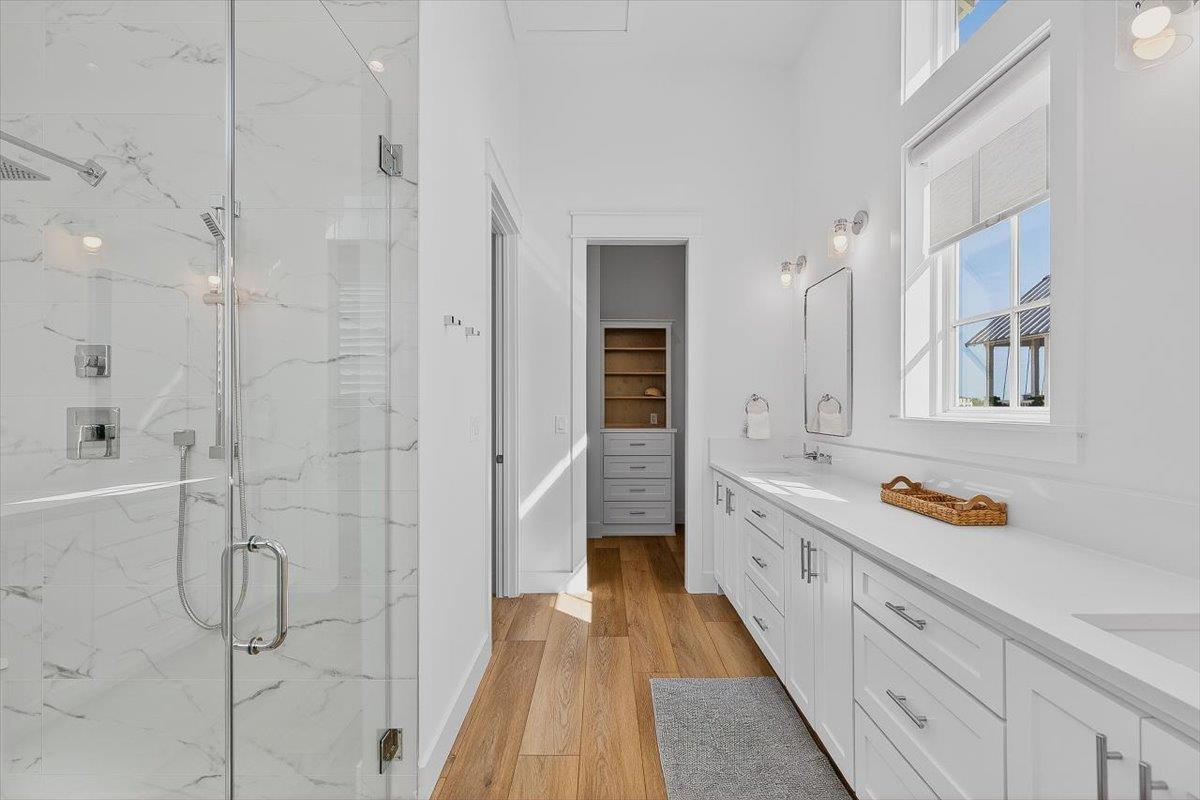 Primary King Bathroom, 2nd Floor