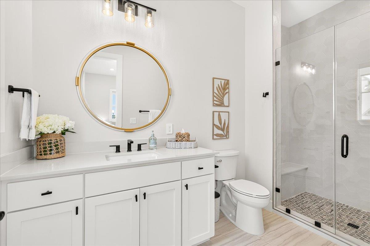 First floor queen bathroom