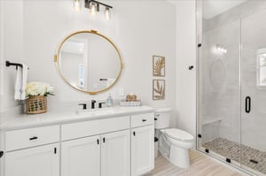 First floor queen bathroom
