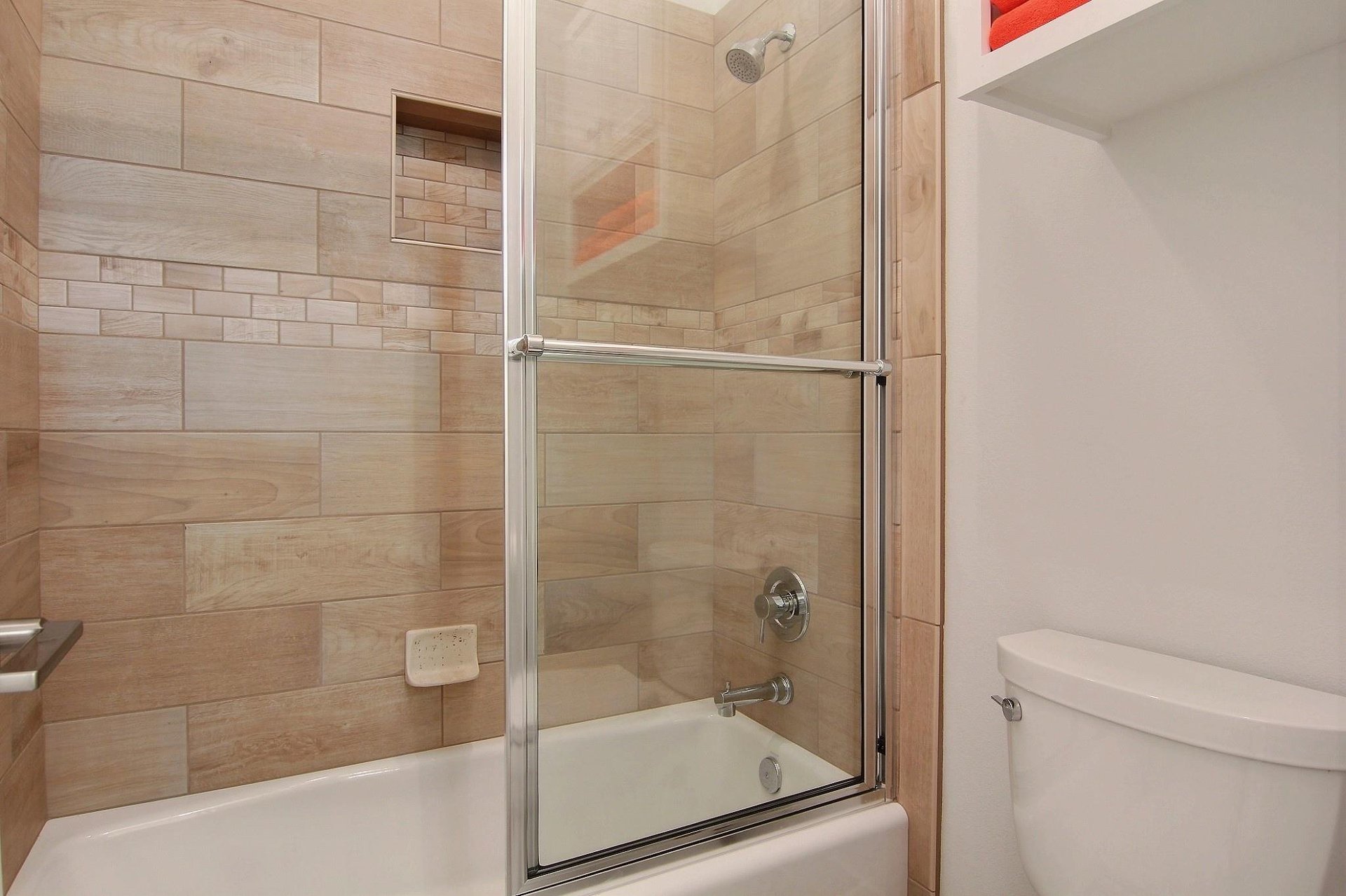 Bunk Room Bathroom, 1st Floor