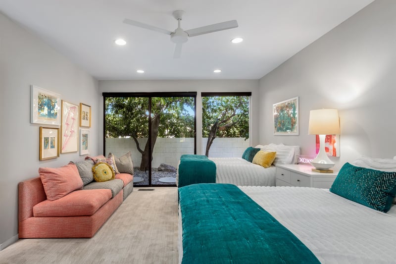 Guest bedroom with direct access to the outside