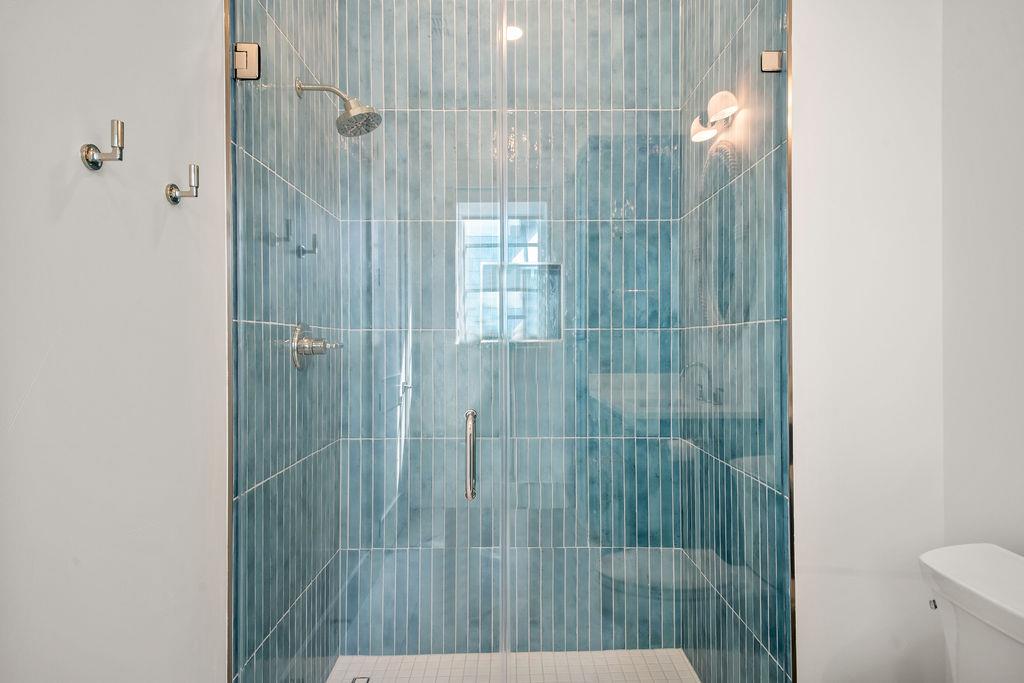 Third King Bathroom, 2nd Floor