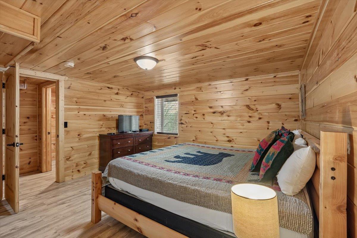 39Primary Bedroom