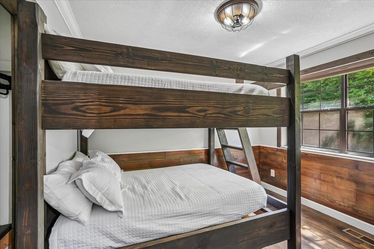 025Bedroom