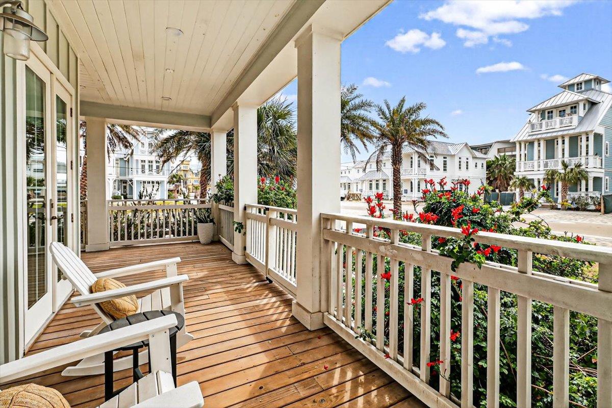 Fenced Front Porch, 1st Floor