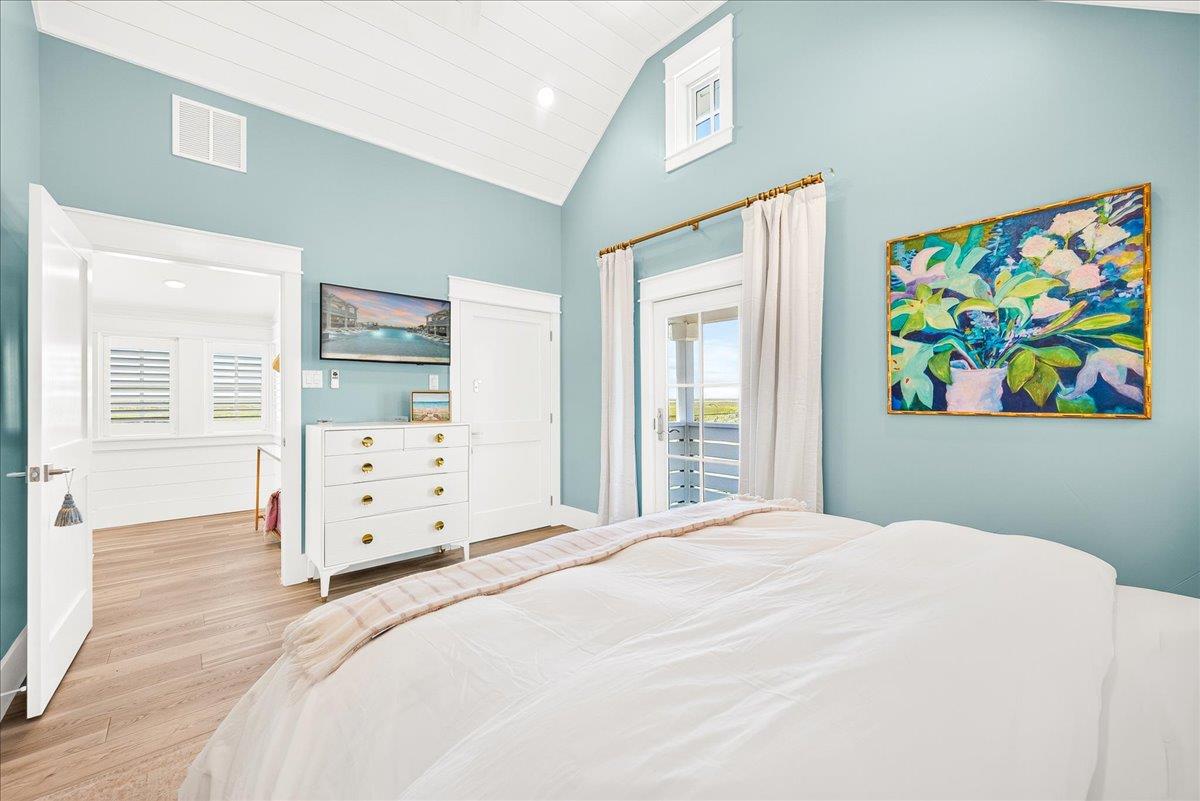 1st King Bedroom, 2nd Floor
