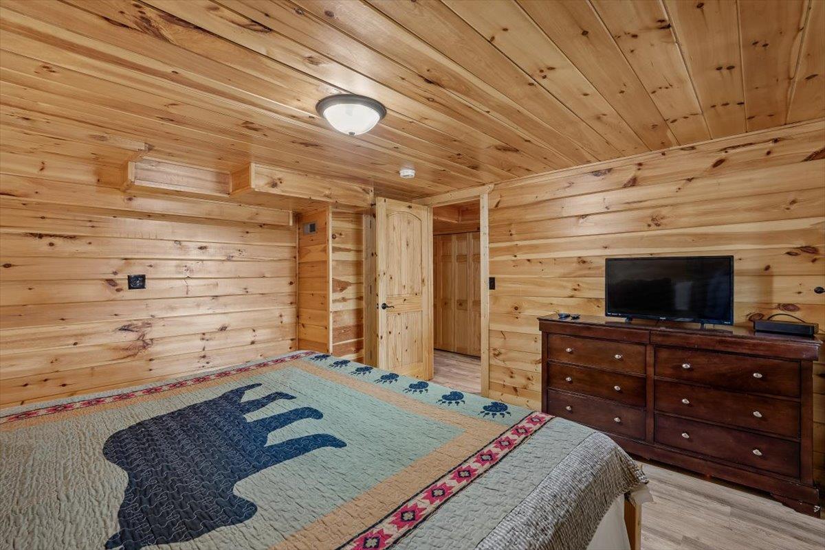 40Primary Bedroom