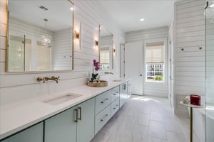 Primary King Bathroom, 2nd Floor