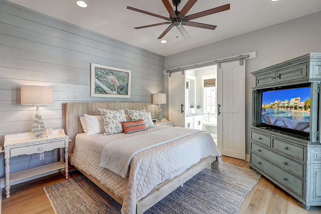 1st King Suite, 2nd Floor