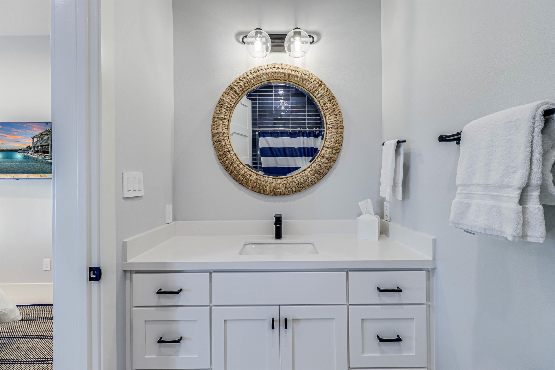 Third King Bathroom, 1st Floor