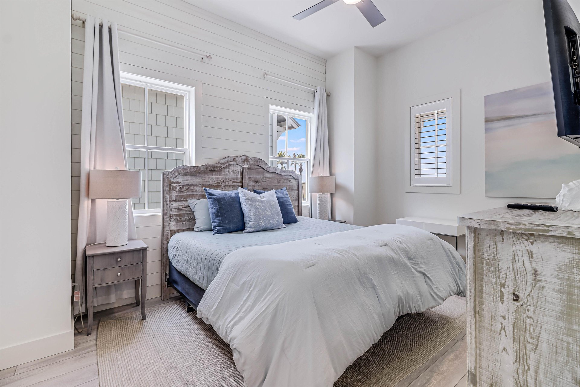 King Bedroom, 2nd Floor