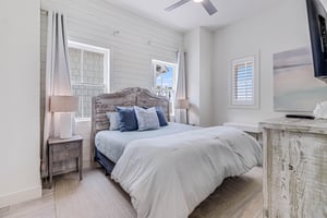 King Bedroom, 2nd Floor