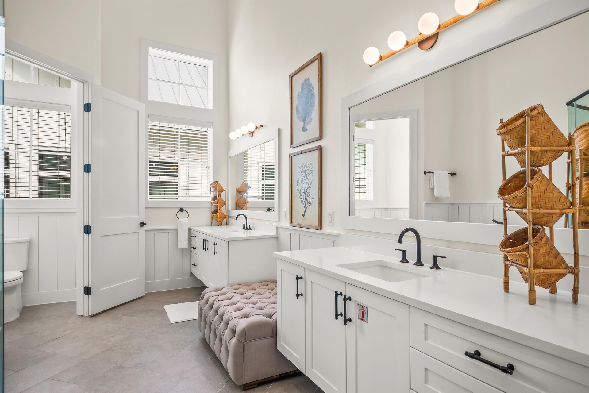 King Bathroom, 3rd Floor