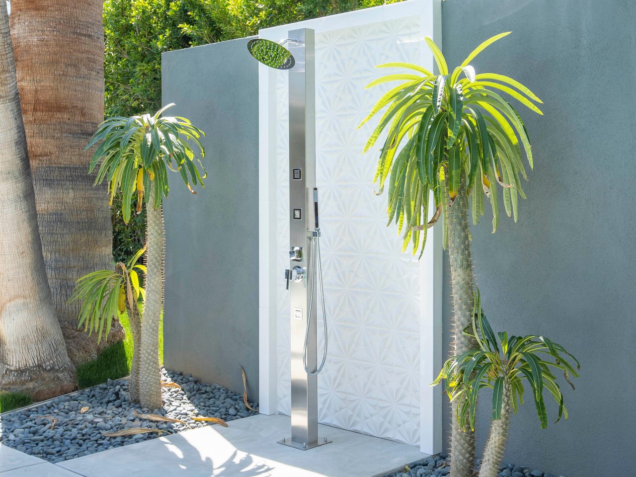 Plenty of poolside amenities