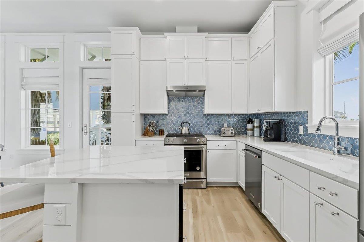 1st Floor, Kitchen