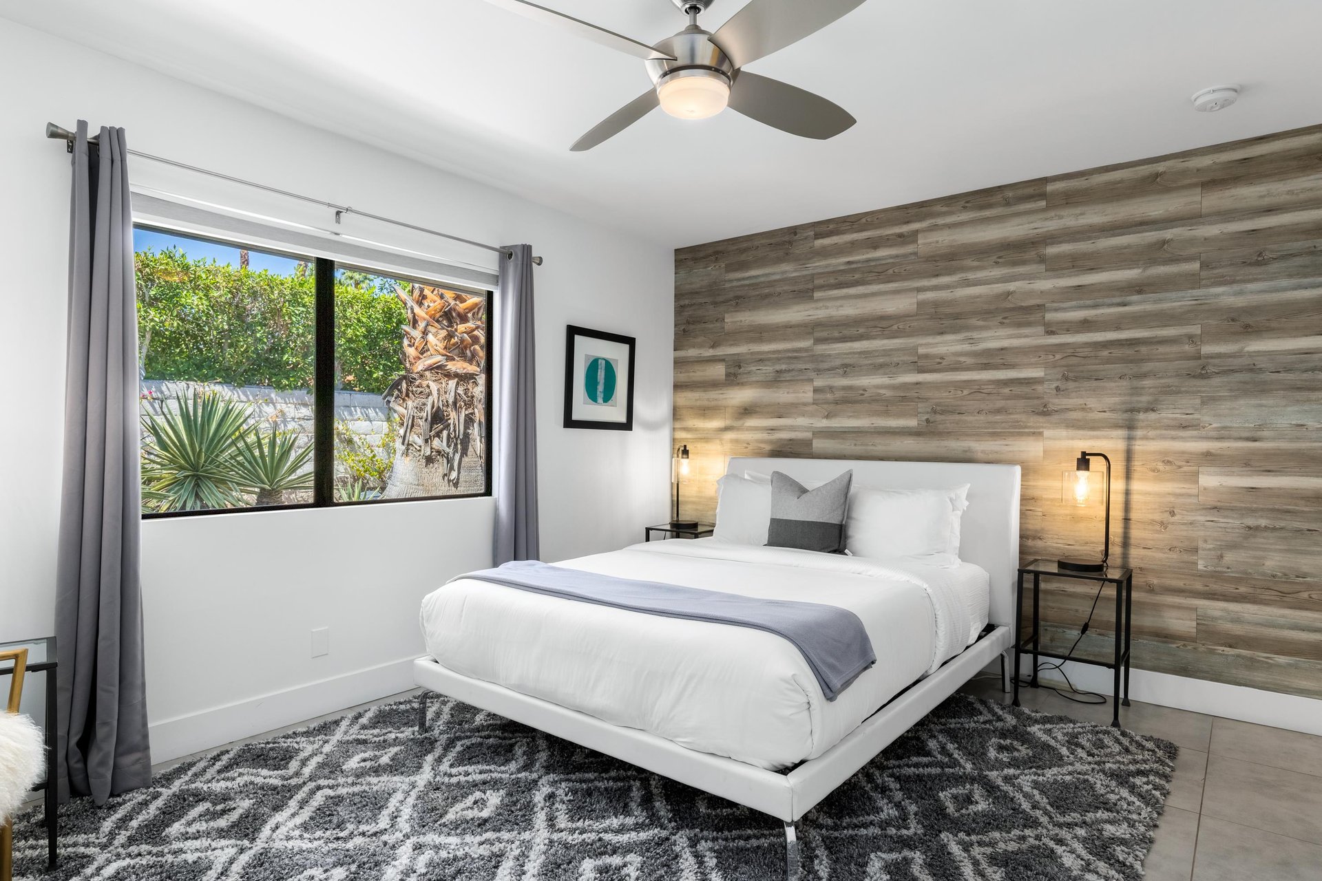 Queen size bed.