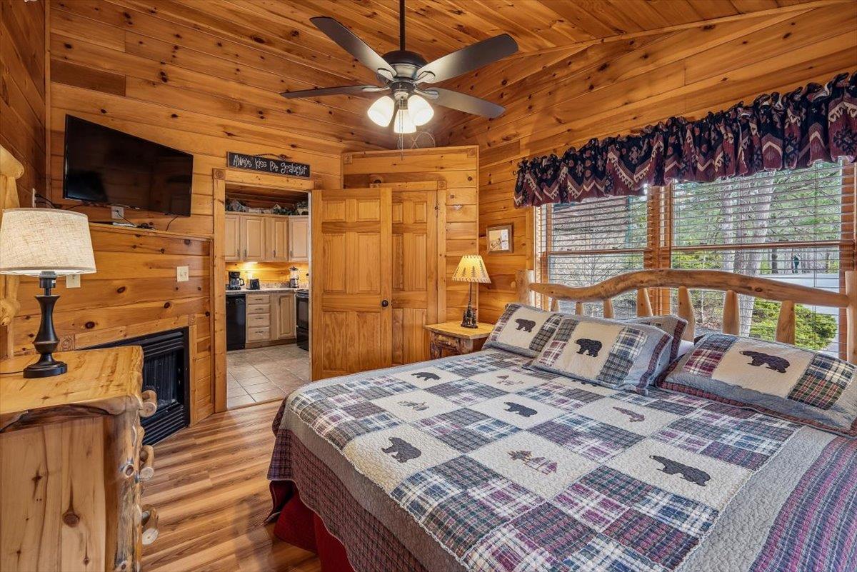 23Primary Bedroom