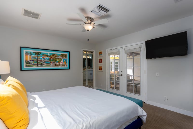 Luxurious and bright bedroom