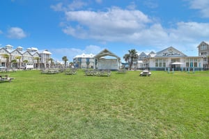 The Town Center  Lisabellas Bistro  Cinnamon Shore North