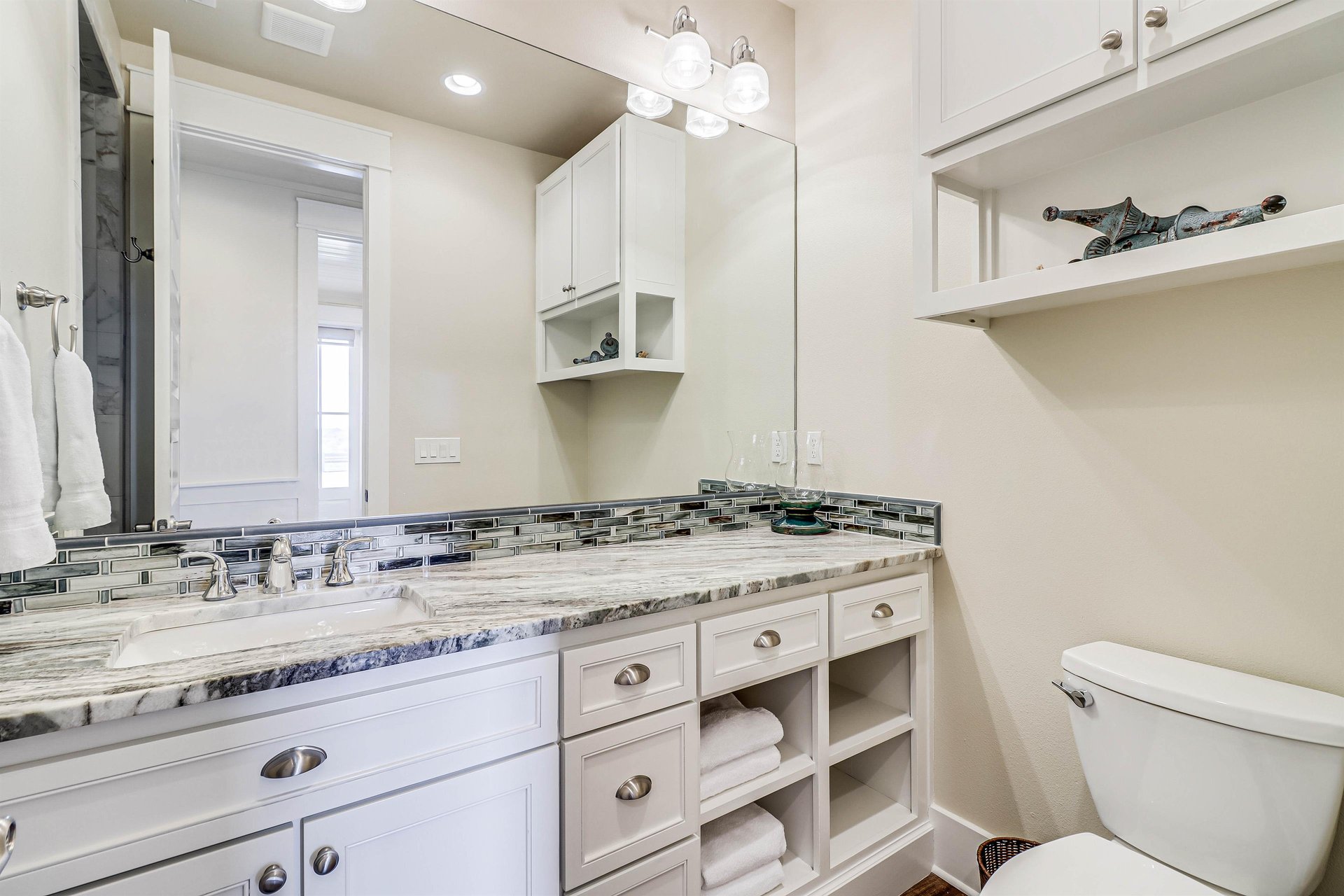 Bunk Room Bathroom, 1st Floor