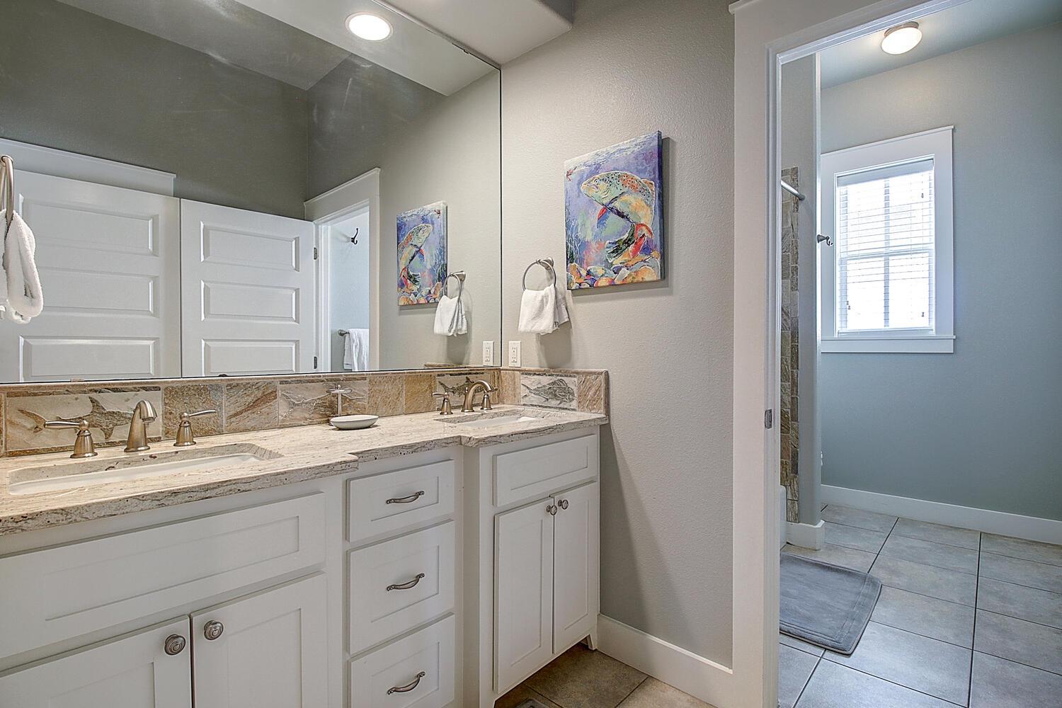 Shared Bathroom, 2nd Floor