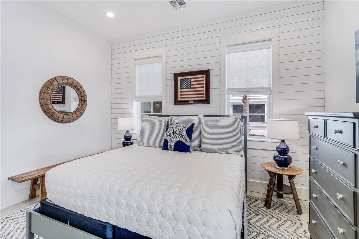 King Bedroom, 1st Floor