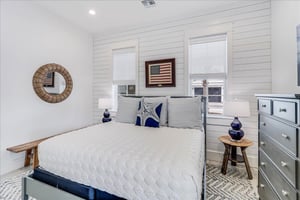 King Bedroom, 1st Floor