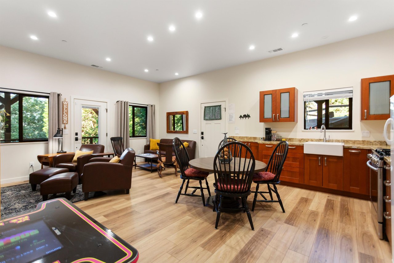 Featuring full kitchen, dining area, Mrs Pac Man and a smart TV.