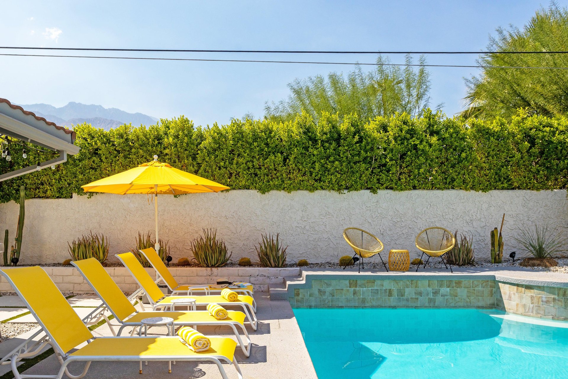 Lots of poolside amenities
