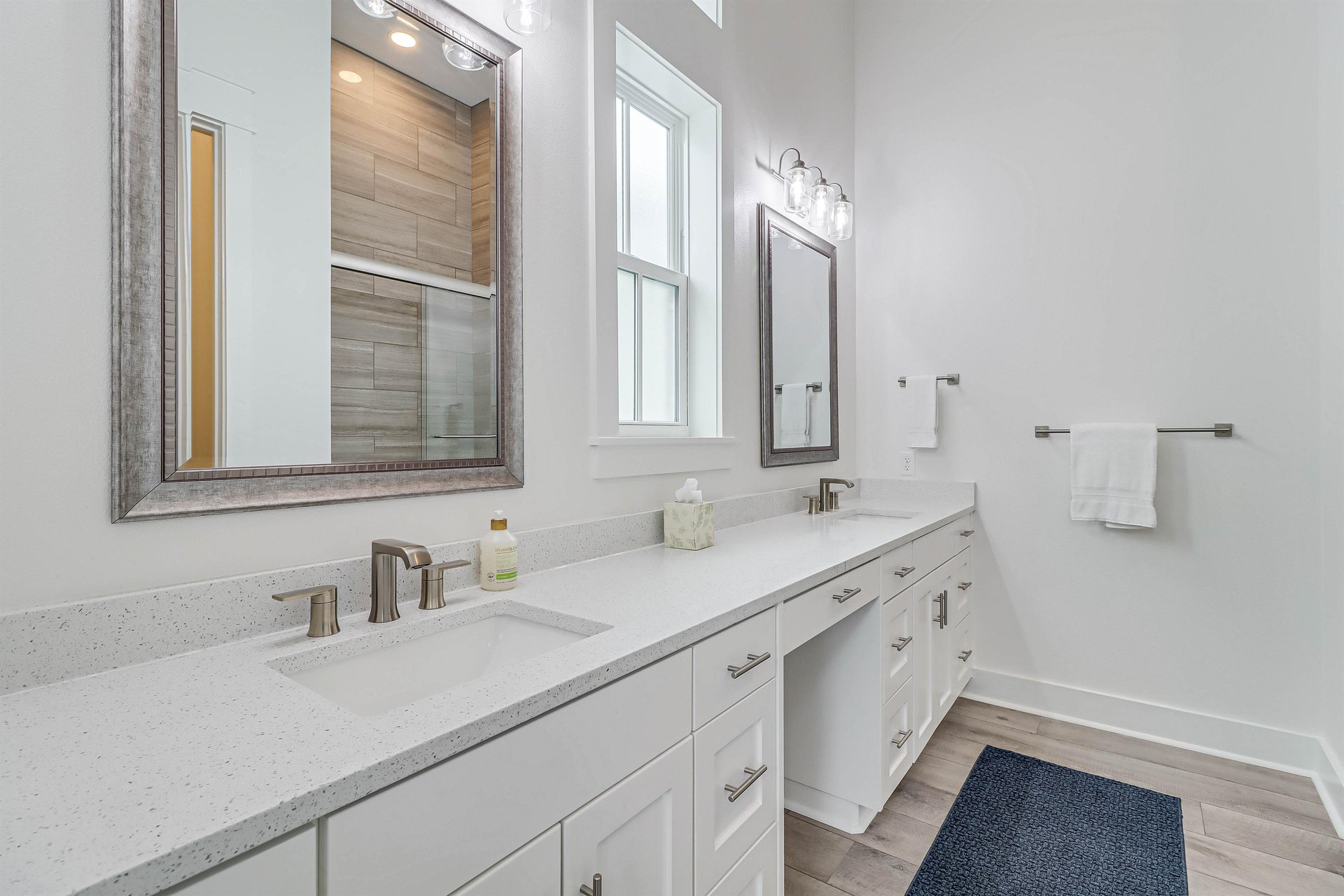 Second King Bathroom, 2nd Floor