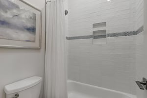 Shared 1st Floor Bathroom