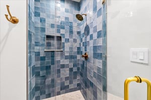 3rd Floor, Shared Bathroom