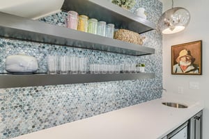 1st Floor, Wet Bar