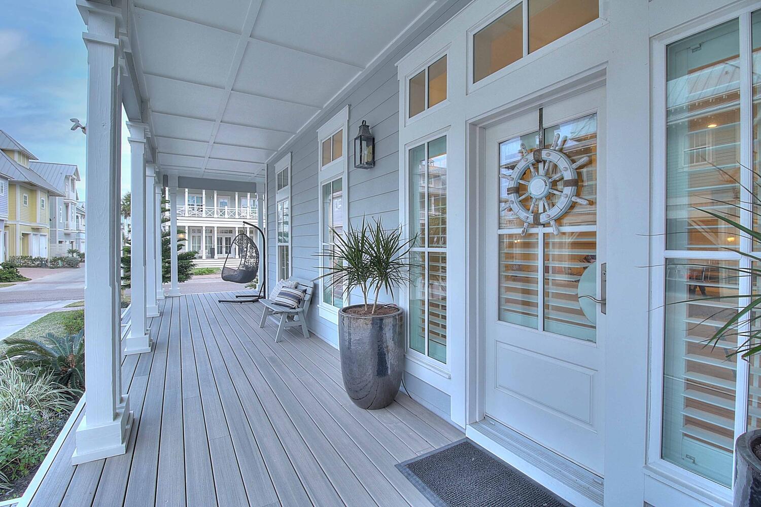 Side Patio, 1st Floor