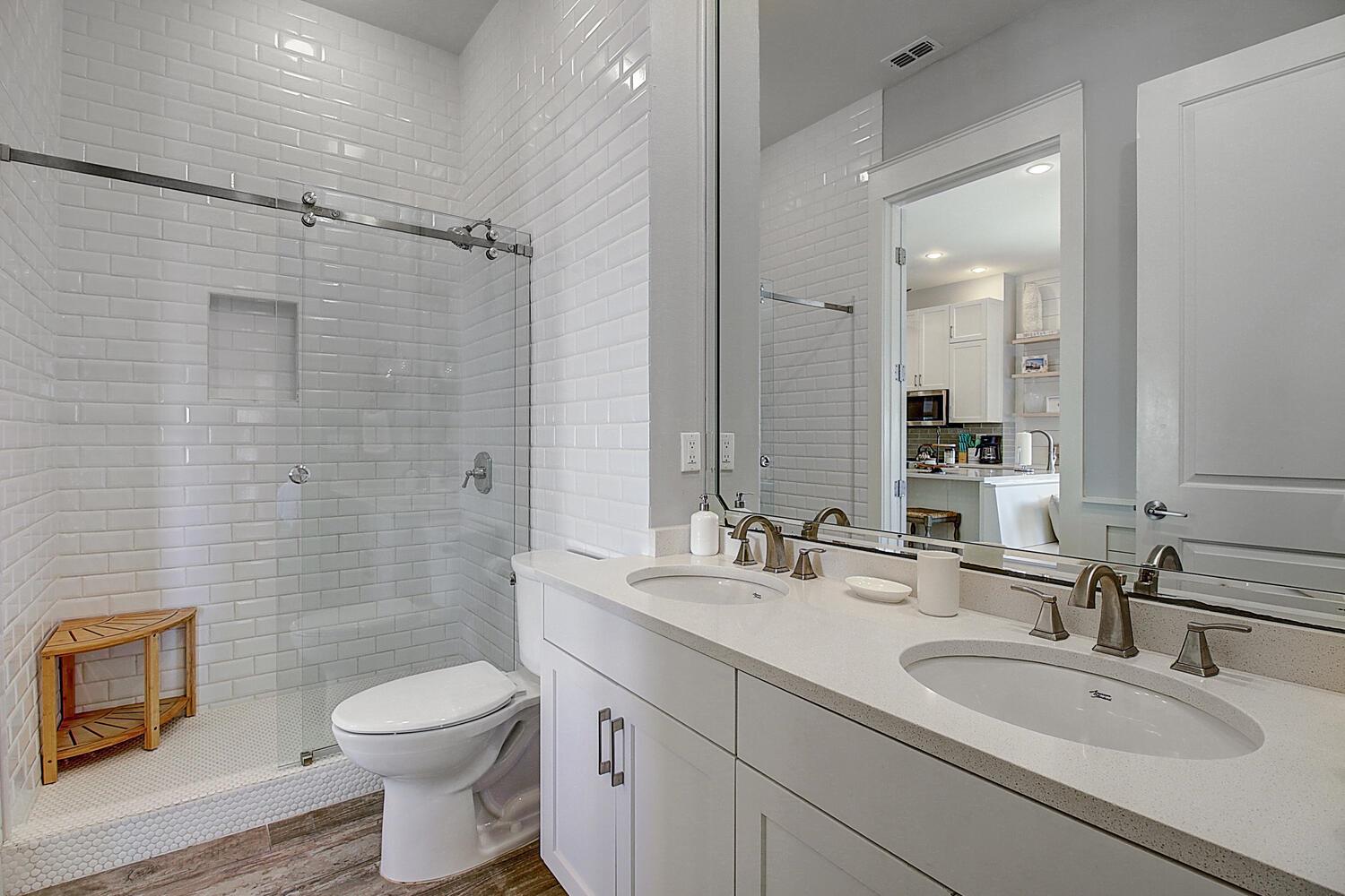 Master King Bathroom